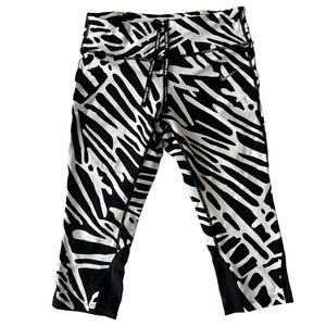 NIKE | Women's Capri Leggings